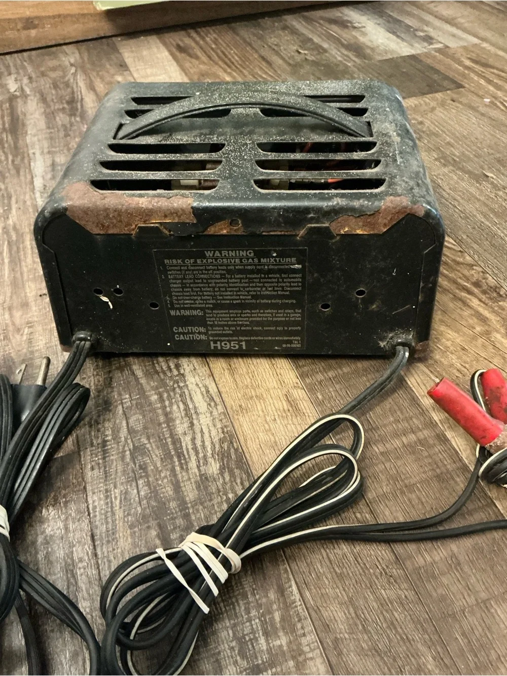 Schumacher 6/2 AMP Dual Rate 6/12 Volt Model SE-82-6 Battery Charger